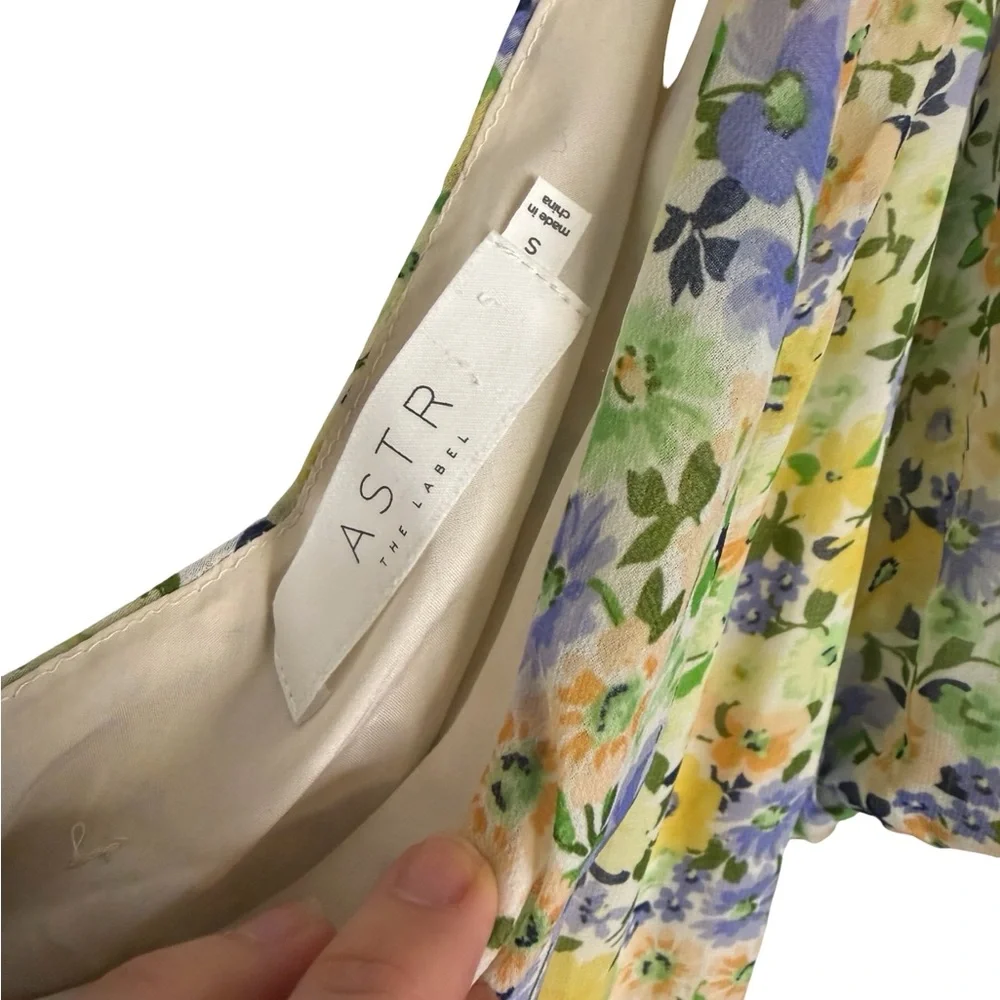 ✨ ASTR‎ The Label Santorini Floral One Shoulder Dress Yellow Green S ✨